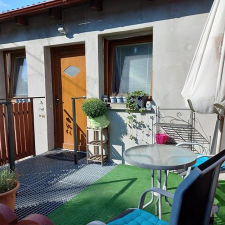 App Tony Beroun Apartment Bagian luar foto
