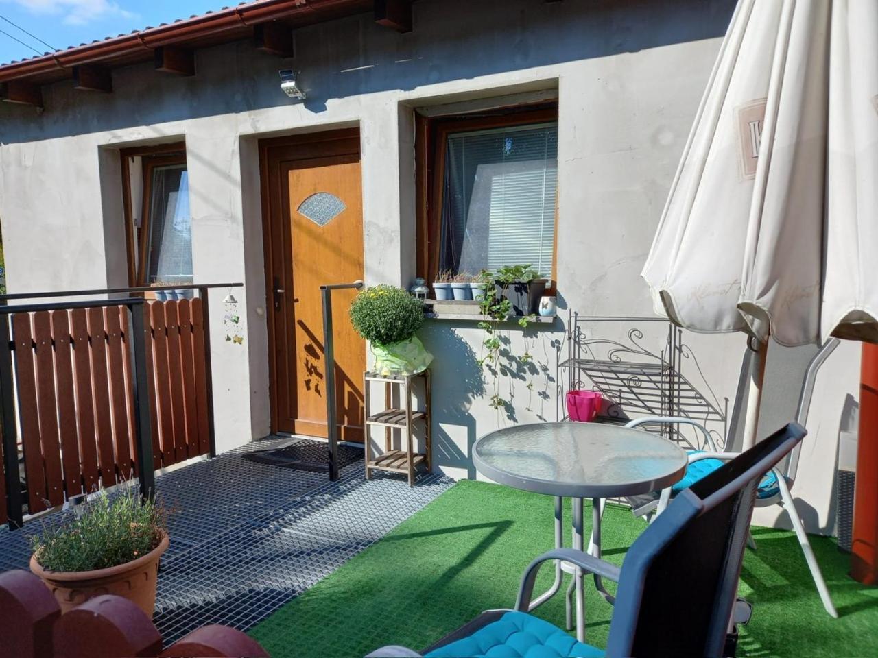 App Tony Beroun Apartment Bagian luar foto